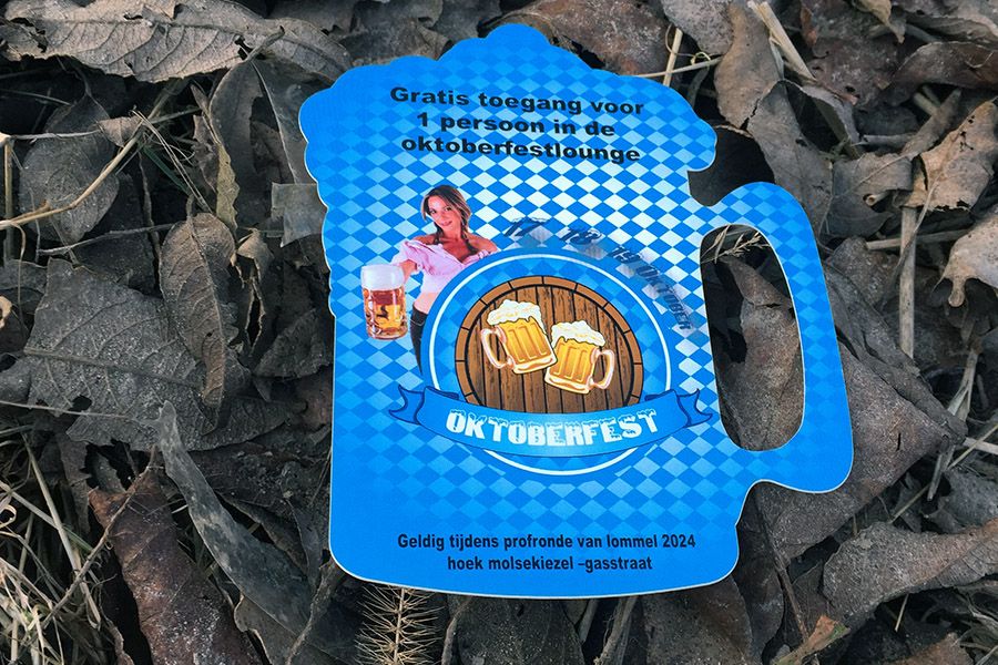Reclame voor een Oktoberfeest in de vorm van een bierglas